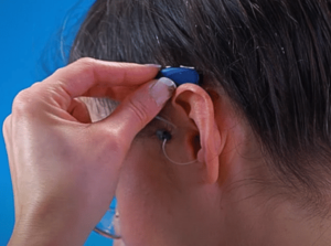Comment mettre un appareil auditif BTE thin tube ?